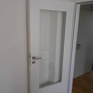 Zimmertür mit Glasausschnitt und ESG Einscheibensicherheitsglas.